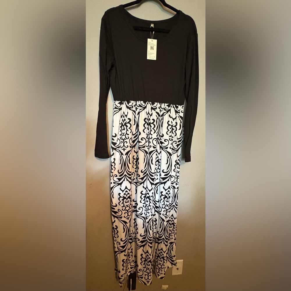 Elegant Black and White Maxi Dress